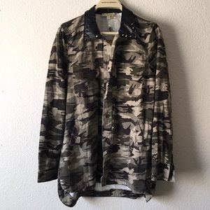 💀 Button down camo jacket studded collar lace skull 💀